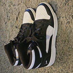 Puma High Top tennis shoes